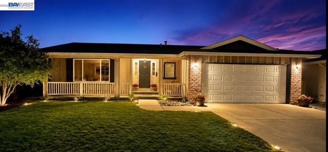 35831 Caxton Pl, Fremont