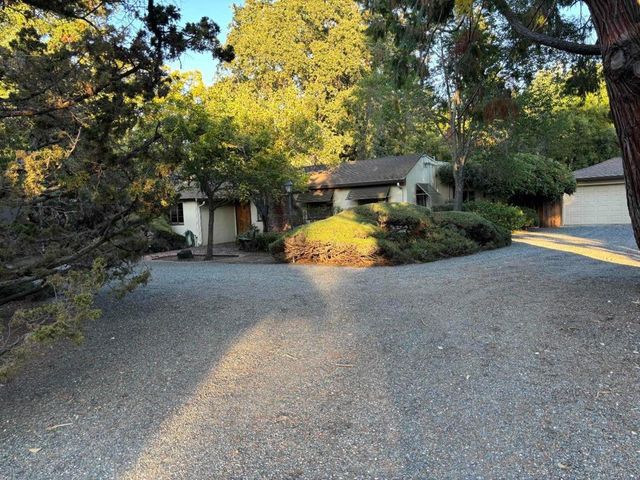 845 Los Robles Avenue, Palo Alto