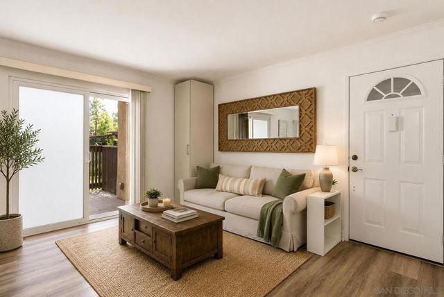 8581 Villa La Jolla # J, La Jolla