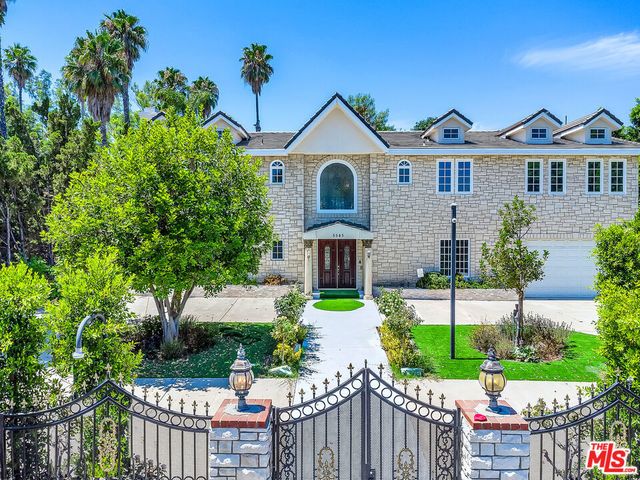 5545 Aura Avenue, Tarzana