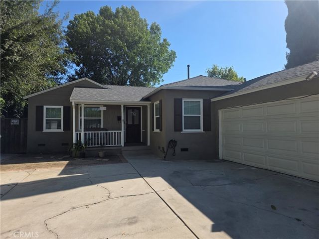 19108 Erwin Street, Tarzana