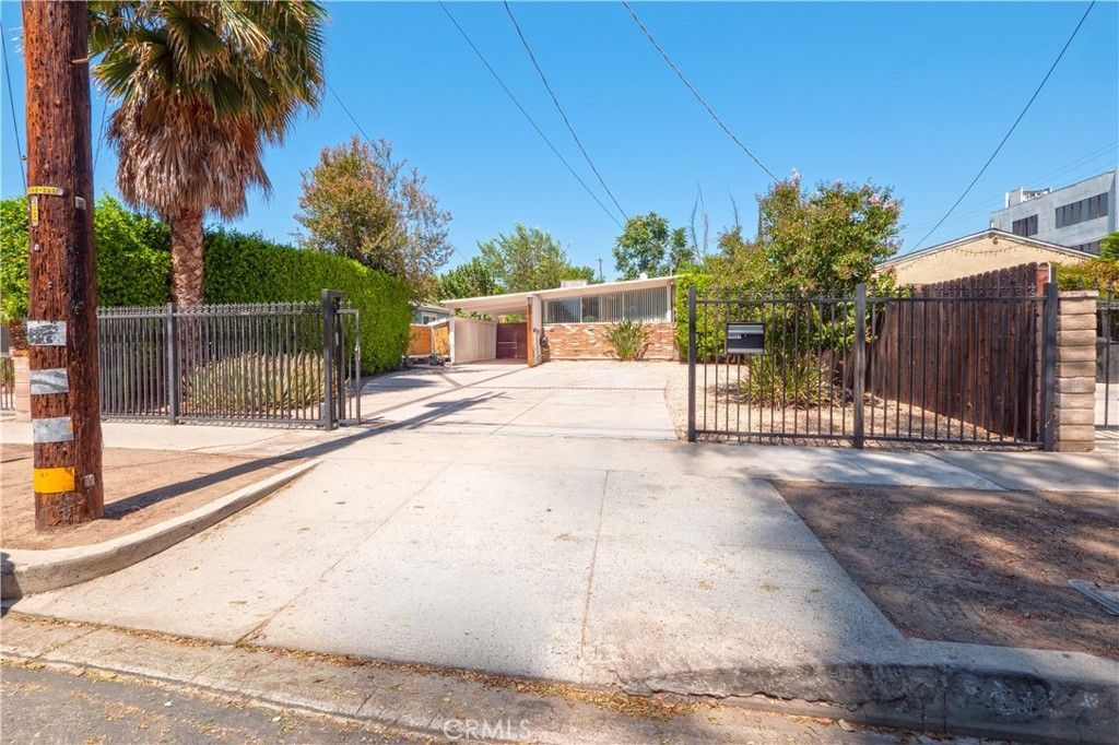 18527 Napa Street, Northridge