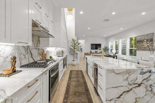 20811 W Bur Oak Circle, Porter Ranch