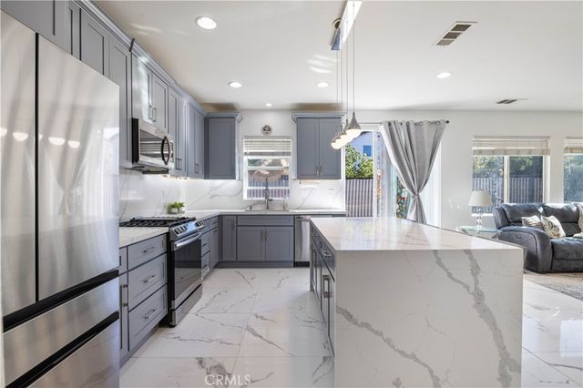 25090 Acorn Court, Corona