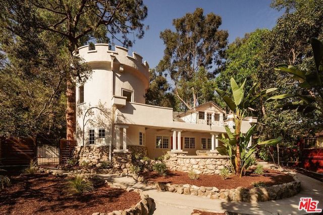 8337 Lookout Mountain Avenue, Los Angeles