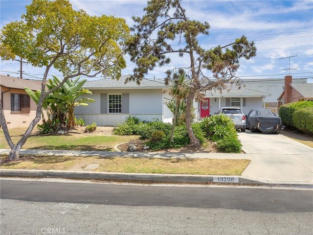 13208 S Manhattan Place, Gardena