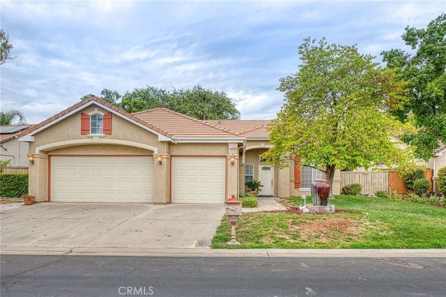 10588 E Fieldstone Avenue, Clovis