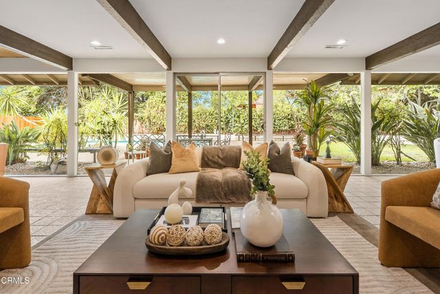 1563 Sierra Madre Villa Avenue, Pasadena