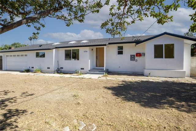 15724 Chase Street, North Hills