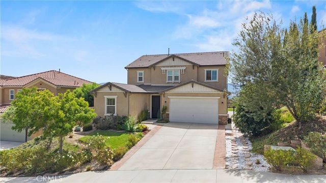 20540 Suzie, Saugus