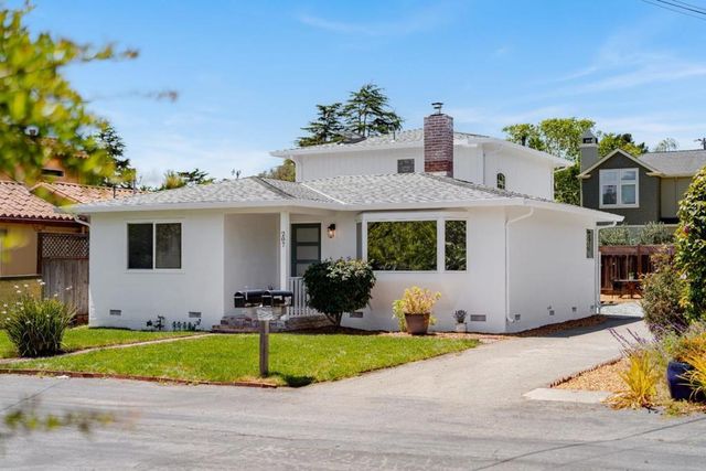207 Kingsbury Drive, Aptos