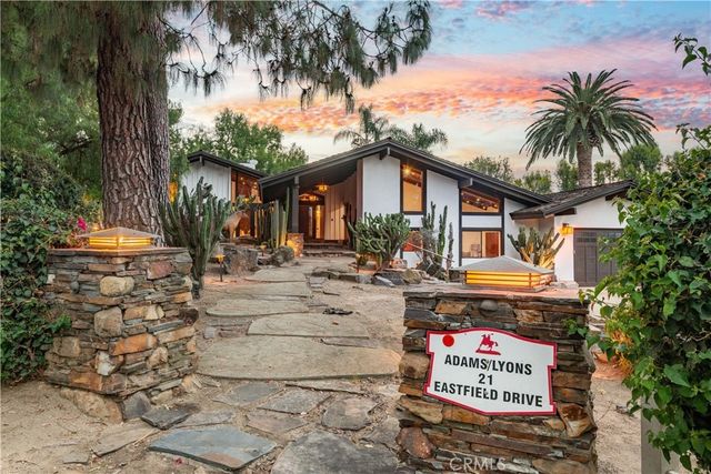 21 Eastfield, Rolling Hills