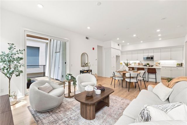 27212 Diamond Peak Lane # 203, Valencia