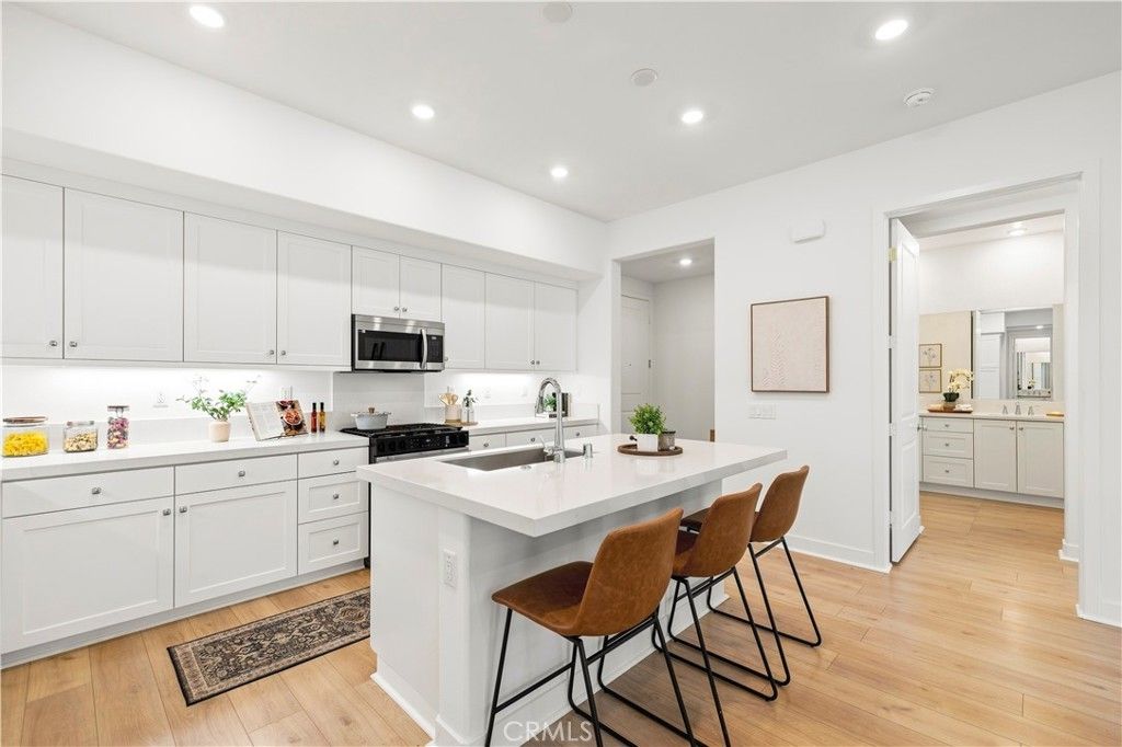27212 Diamond Peak Lane # 203, Valencia