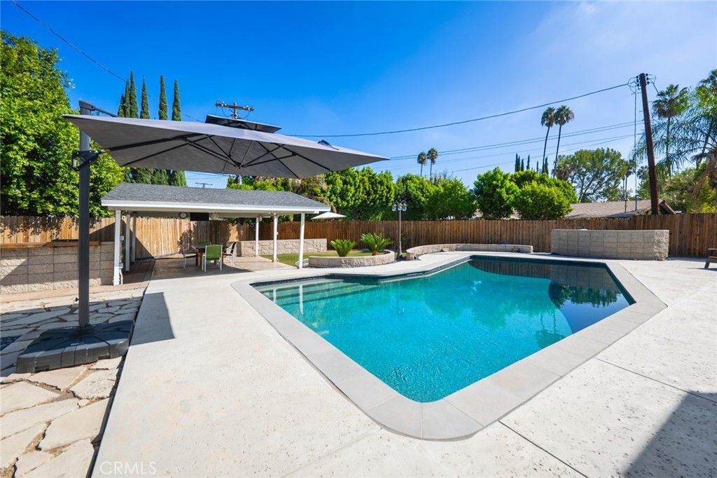 19843 Delano, Woodland Hills