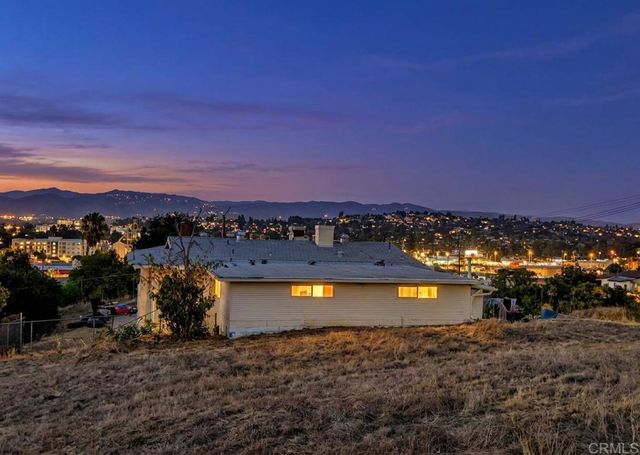 925 Grand Court, Escondido