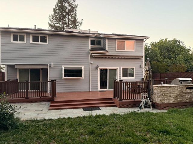 2121 Valparaiso Avenue, Menlo Park