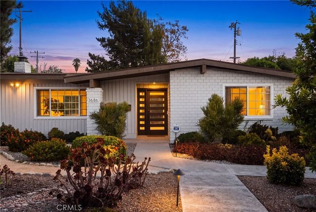1686 Longwood Avenue, Claremont
