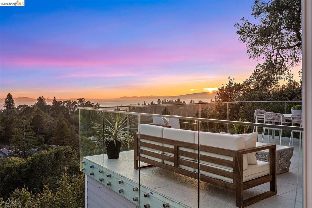 6577 Glen Oaks Way, Oakland