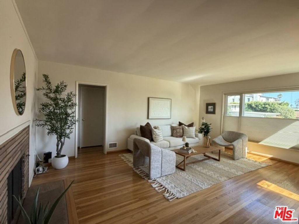 12207 Palms Boulevard, Los Angeles