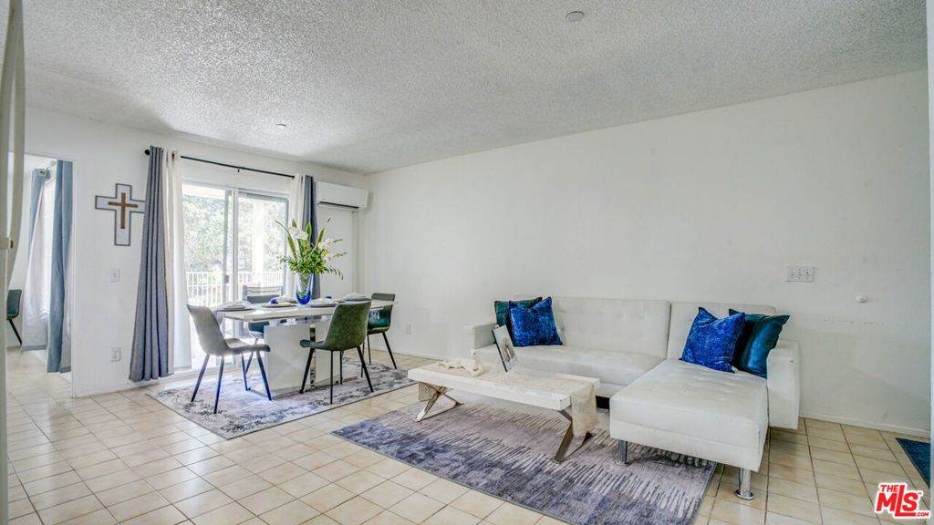 302 E Chestnut Avenue # 215, Santa Ana