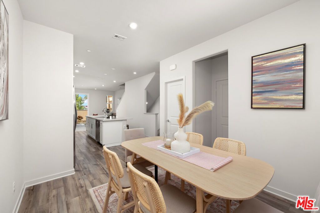 126 Dove Lndg, Covina