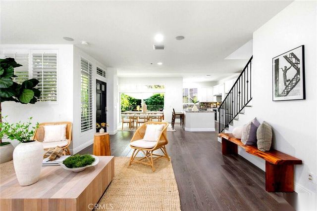 10523 Selkirk Lane, Los Angeles