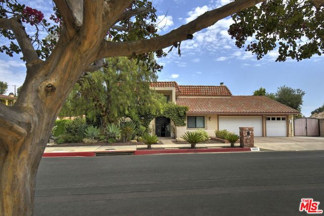 9664 Andora Avenue, Chatsworth