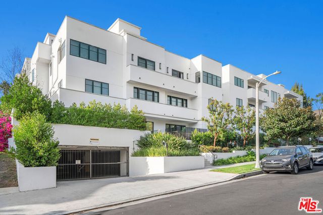 859 S Lucerne Boulevard # 110, Los Angeles