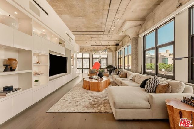 330 W 11th Street # 401 & 402, Los Angeles
