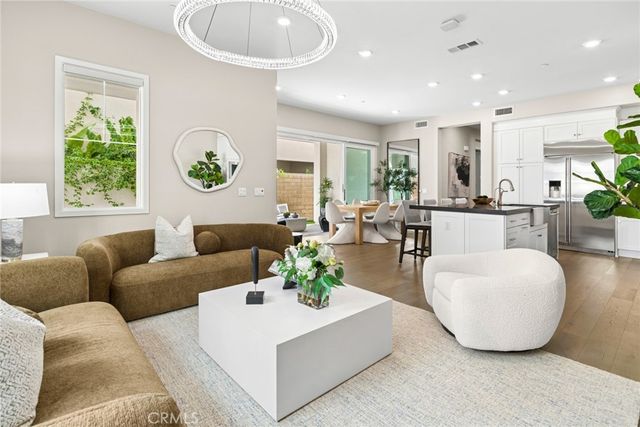 111 Spiral, Irvine