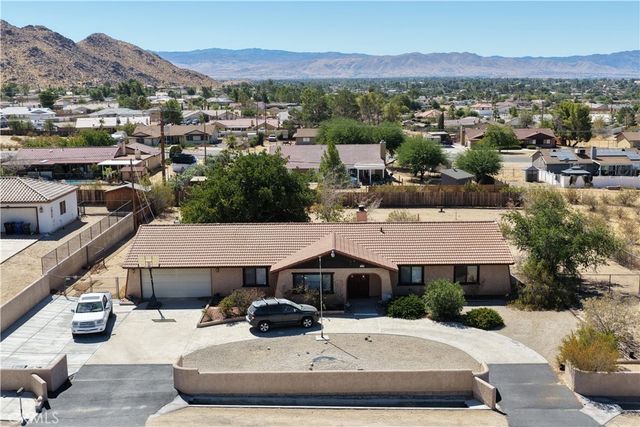 16325 Wintun Road, Apple Valley