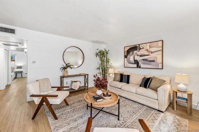 1030 Robinson Ave # 208, San Diego