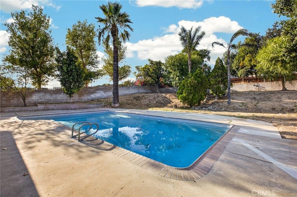1742 E Foothill Dr., San Bernardino