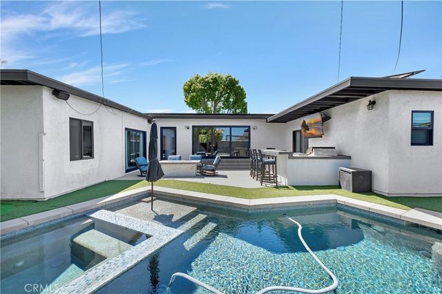 2916 Charlemagne Avenue, Long Beach