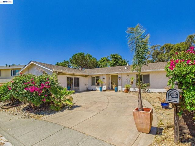 327 Steven Cir, Benicia