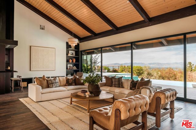 20339 Delita Drive, Woodland Hills