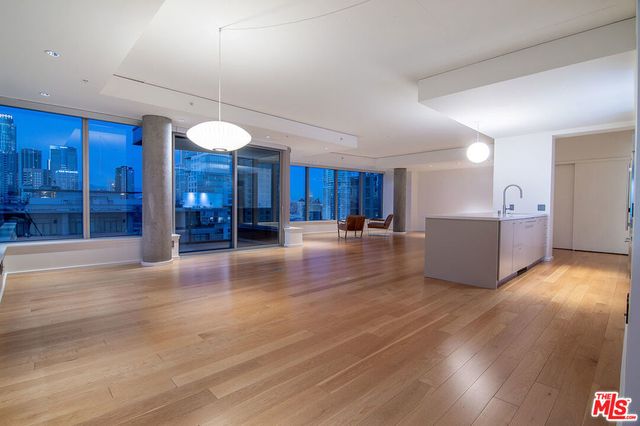 1155 S Grand Avenue # 1511, Los Angeles