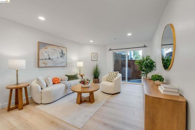 6400 Christie Ave # 2112, Emeryville
