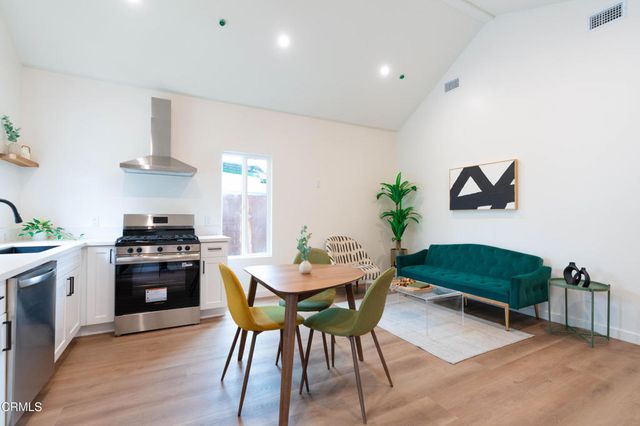 2250 Gatewood Street, Los Angeles