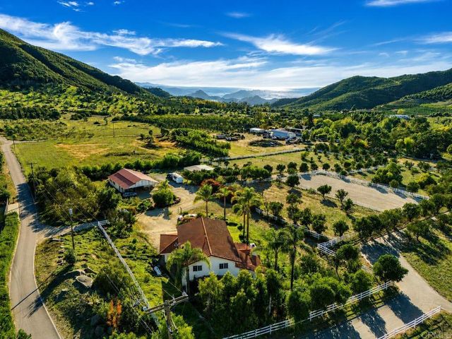 334 Rainbow Crest Road, Fallbrook