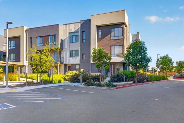 3891 Vanguard # 1004, Fremont
