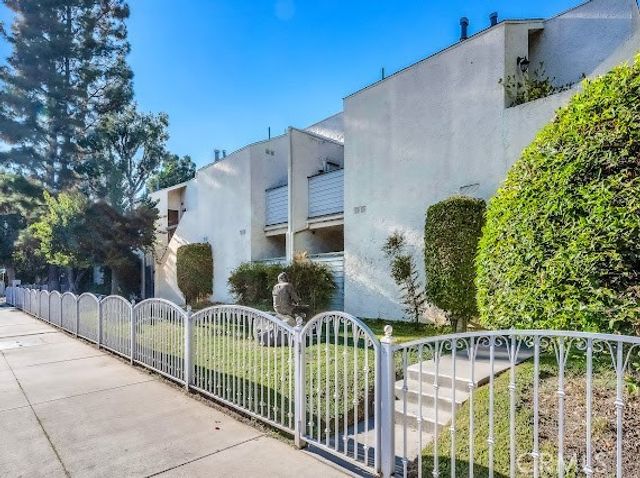 18411 Hatteras # 114, Tarzana