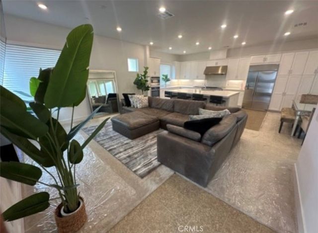27148 Skyland, Valencia
