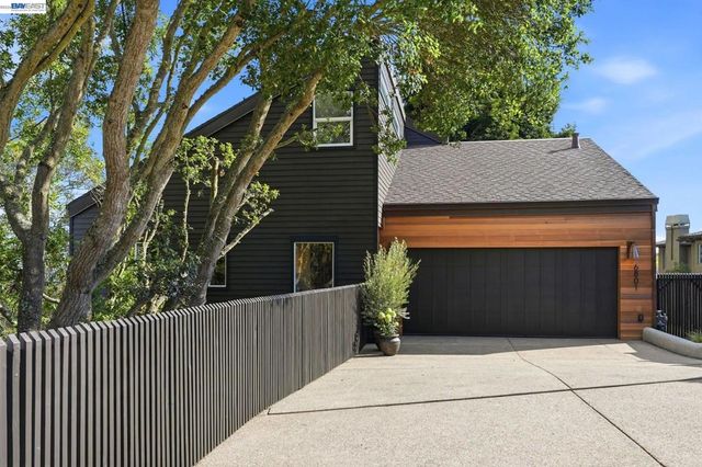 6801 Buckingham Blvd, Berkeley