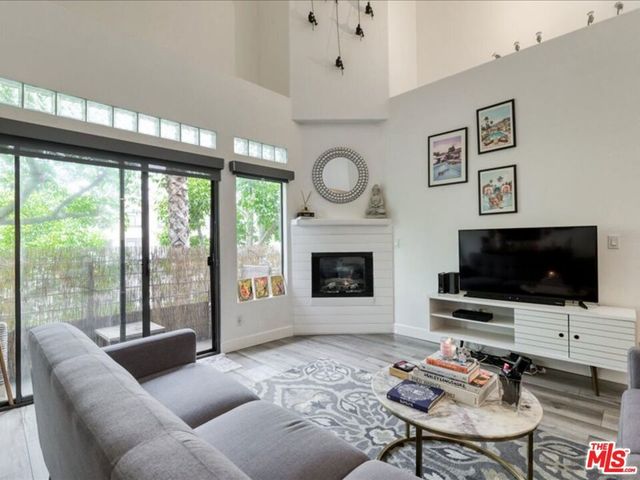 4477 Woodman Avenue # 304, Sherman Oaks
