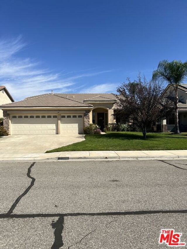 25832 Boulder Rock Place, Menifee
