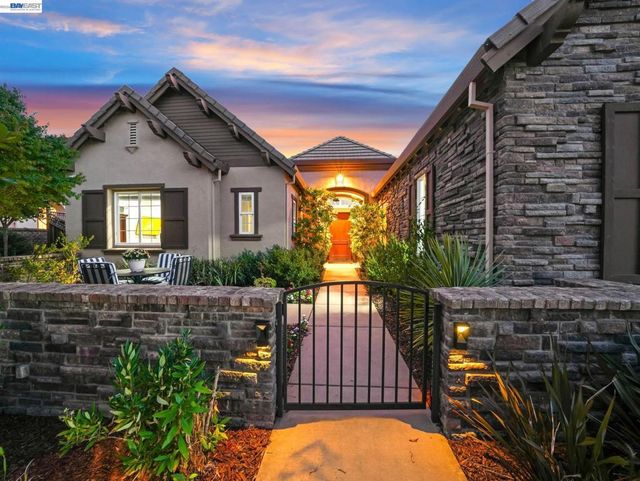 65 Stonebrae Rd, Hayward
