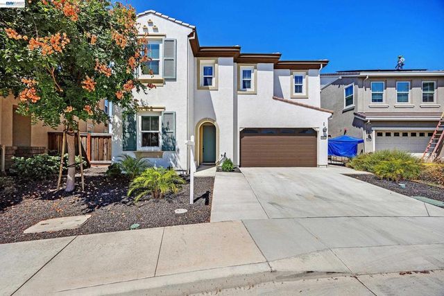 52 Redberry Loop, Brentwood