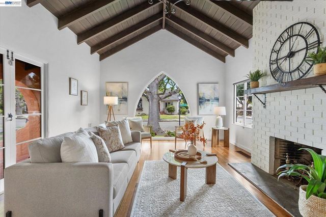 1529 Gibbons Dr, Alameda